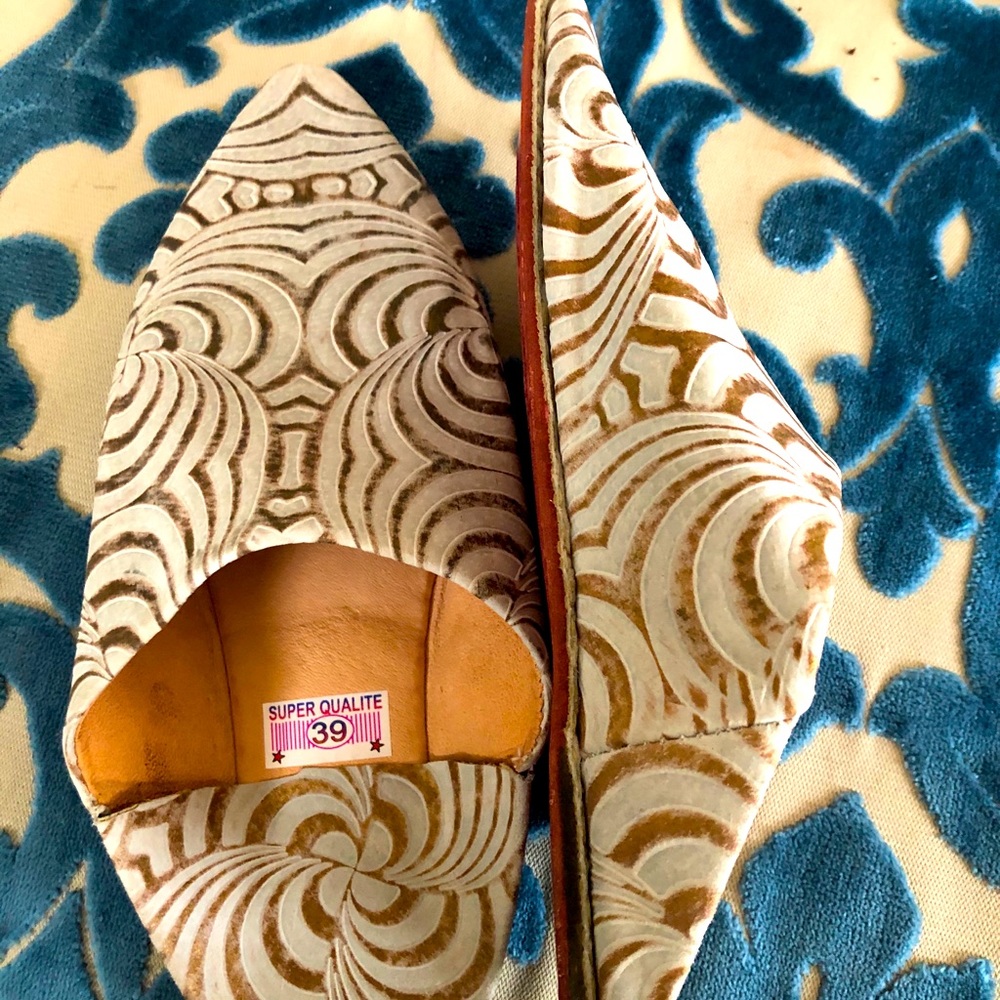 Beautifully Crafted Leather Slip ons babouches